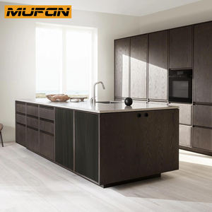 Gabinetes <span class=keywords><strong>de</strong></span> Cocina <span class=keywords><strong>de</strong></span> Madera <span class=keywords><strong>de</strong></span> Nogal con Acabado Marrón, Diseño Acanalado, Encimeras <span class=keywords><strong>de</strong></span> Mármol Estilo Shaker Delgadas, Cajones con Sistema <span class=keywords><strong>de</strong></span> Colado y Detalles Acanalados - Product Image 2