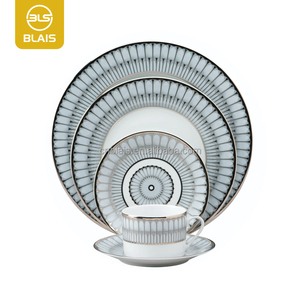 Service de Table de Mariage Européen Élégant – Assiettes de Luxe en Porcelaine Fine avec Bord Doré pour Location d'Événements et Traiteur de Banquets - Product Image 3