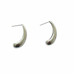 Aros de Acero Inoxidable con Baño de Oro PVD, Joyería de Moda Sostenible y Resistente - Product Image 1
