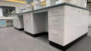 Revestimiento de pared de laboratorio modular CHguardTM Superficie higiénica sin costuras para encimeras de laboratorio médico - Product Image 5