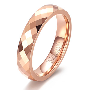 Bague en carbure de tungstène or rose 4,6 mm, design géométrique facetté, alliance unisexe, bijoux - Product Image 1