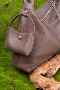 Bolso de Hombro de Cuero Vacuno Genuino de Lujo para Mujer, Diseño Geométrico de Verano, de Alta Calidad, con Cierre y Hecho a Mano - Product Image 2