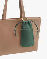 Pochette à lunettes en cuir PU personnalisée bouteille verte bijoux lunettes de soleil poche à cordon avec anneau circulaire