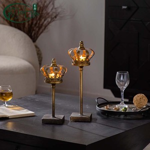 Portavelas europeo con forma de corona, juego de 2 piezas de hierro para decoración del hogar, estilo retro para iluminación de mesa - Product Image 1