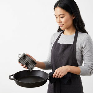 Cast Iron Skillet With Stainless Steel Chainmail Pot Holder Rectangle Shape Polished Finish Kitchen Accessory - Product Image 1