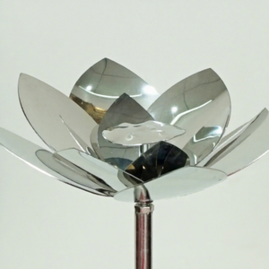 Ornement artistique en forme de feuille de lotus en acier inoxydable, sculpture en métal poli pour la décoration de jardin extérieur - Product Image 4