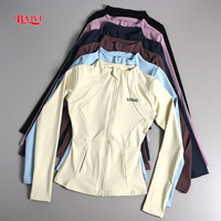 Veste Slim Femme Personnalisée OEM à Col Montant Entièrement Zippée avec Logo, Trous pour les Pouces, Coutures Princesse, Poches Latérales, Séchage Rapide pour Course, Pilates, Gym et Fitness
