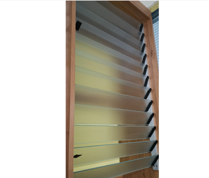 Fenêtres à persiennes en <span class=keywords><strong>verre</strong></span> d'aluminium à double et triple vitrage certifiées AS2047 avec filet d'écran en <span class=keywords><strong>fibre</strong></span> de <span class=keywords><strong>verre</strong></span> de style pivotant - Product Image 3