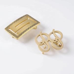 चमड़े के पैंट फैशन कपड़ों के लिए YHG उभरा हुआ लक्जरी कस्टम लोगो पीतल पत्र धातु बेल्ट बकल - Product Image 3