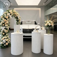 Nouveau design de support à gâteau cylindrique blanc pour la décoration de mariage, de fête d'anniversaire, d'événement, de banquet ou de table de desserts dans un hôtel