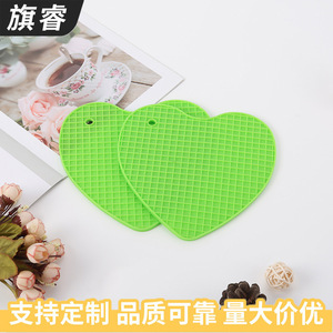 Heart Shape Silicone Heat Insulating Mat Light Green Anti Slip Waterproof For Tableware And Cups - Product Image 2