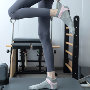 Nouvelle mode féminine anti-dérapant Yoga chaussettes Compression coton vente directe d'usine Logo personnalisé édition d'été en gros disponible - Product Image 3