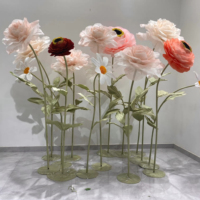 Fleurs géantes en papier pivoine sur pied, très demandées pour la décoration de fêtes et d'événements de mariage