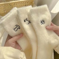 Vente chaude hiver épais moelleux chaud flou confortable chaussette broderie sommeil Tube femme blanc chaussettes