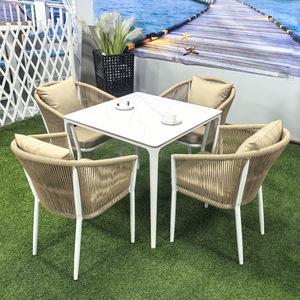 Mesa de Centro Compacta de Aluminio para Balcón - Resistente a la Humedad y a los Rayos UV para Áreas Exteriores Pequeñas - Product Image 2