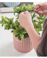 Vente en gros de petits pots d'ornement d'intérieur mats à rayures colorées personnalisés pour décoration de la maison avec bordure dorée
