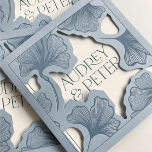 Ensemble <span class=keywords><strong>carte</strong></span> d'invitation <span class=keywords><strong>de</strong></span> mariage en papier blanc é<span class=keywords><strong>l</strong></span>égante personnalisée découpée au laser avec enveloppe en <span class=keywords><strong>relief</strong></span> bleu Floral Design - Product Image 1