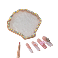 Palette de présentation en alliage doré en forme de coquille avec strass pour le mélange de vernis à ongles et la présentation des faux ongles