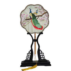 Abanico de Palacio Bordado de Doble Cara de Suzhou, con Diseño Floral Dibujado a Mano, Estilo Chino, Accesorio Hanfu, Adorno Artesanal Tradicional - Product Image 5