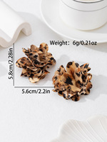 Anting-anting motif leopard bunga, perhiasan musim panas berukuran besar dengan detail kelopak berumbai, perhiasan modis untuk wanita.
