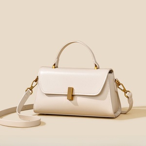 Sac fourre-tout décontracté vintage imperméable pour femme <span class=keywords><strong>avec</strong></span> <span class=keywords><strong>rabat</strong></span> et poignée, sac à bandoulière structuré petit format <span class=keywords><strong>avec</strong></span> fermeture à crochet pour usage quotidien - Product Image 6