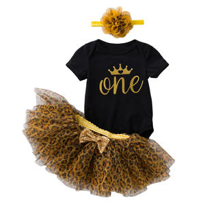 Abito per il primo compleanno della bambina, nero e oro, tutina senza maniche con stampa leopardata + fascia per capelli con fiori - Product Image 1