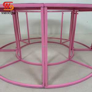 Table de présentation ronde en forme de S rose lisse pour gâteaux de mariage et événements festifs - Product Image 3