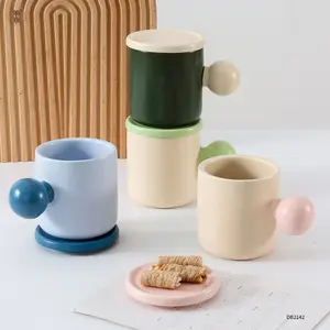 Creatieve Sferische Handgreep Keramische Mok Met Deksel Hoog Uiterlijk Niveau Kleurcontrast Koffiekop Schotel Set Eenvoudige Beker