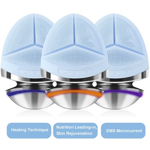 Hot Shein <span class=keywords><strong>Tiktok</strong></span> 4 en 1 nettoyage en profondeur brosse nettoyante pour le visage Silicone nouveau câble USB charge voyage arrivée brosse électrique pour le visage - Product Image 3