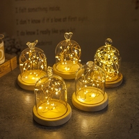 Dôme en verre pour décoration de Noël, bougie dans un bocal, lumière LED, fleur de rose dans un dôme en verre avec base en bois