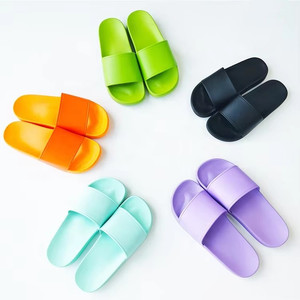 Vente flash : tongs d'été personnalisées pour hommes, imperméables, à bout ouvert, imprimées, avec logo personnalisé et design antidérapant - Product Image 1
