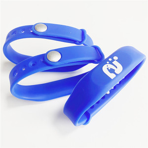 Tìm thấy thông minh không thấm nước <span class=keywords><strong>RFID</strong></span> Silicone có thể điều chỉnh dây đeo cổ tay với <span class=keywords><strong>chip</strong></span> có thể ghi <span class=keywords><strong>13.56</strong></span> MHz tần số - Product Image 2