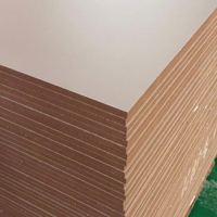 Panneau MDF au design moderne, E1, écologique, résistant à l'humidité, surface lisse personnalisée, 1220*2440mm pour panneaux de meubles en mélamine