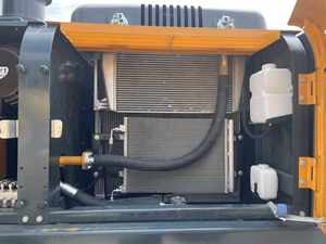 Excavatrice sur chenilles HYUNDAI 305LC-9T 2022 d'occasion, 30,5 tonnes, godet en bon état, 400 heures, moteur, boîte de vitesses, pompe Yuken, CE, en vente - Product Image 4