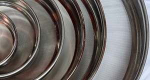 Tamis d'essai en acier inoxydable conforme aux normes ASTM ISO pour les tests de laboratoire sur les sols, les poudres et les grains - Product Image 6