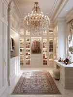 Système de dressing sur mesure en bois massif blanc de style néo-classique britannique avec portes vitrées pour dressing de luxe