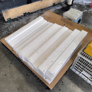 Op Maat Gemaakte <span class=keywords><strong>Uhmwpe</strong></span> Polyethyleen Plastic Glijgeleiders Pe Materiaal Cnc Bewerkt Met Snijverwerkingsservice - Product Image 2