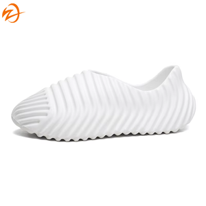 Dernier trou chaussures d'eau pantoufle grande taille 39-46 plage sandale hiver Sport <span class=keywords><strong>squelette</strong></span> pantoufles avec mousse coureur et amorti - Product Image 1