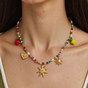 Collier de perles en pierre naturelle avec pendentif soleil en alliage de zinc, chaîne de clavicule, bijoux de fête, style océan estival - Product Image 1