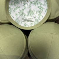 Kippa Judaïque Personnalisée en Tissu Vert Sauge avec Doublure Imprimée sur Mesure, Nom, Date, Logo – Cadeaux de Mariage, Yarmulke pour Cérémonie Juive