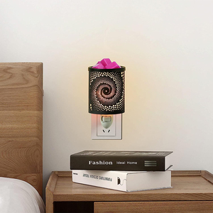 Chauffe-<span class=keywords><strong>cire</strong></span> électronique en métal avec motif Whirlpool Brûleur de parfum à mazout mural enfichable Chauffe-<span class=keywords><strong>cire</strong></span> pour bougie fondue Brûleurs pour spa - Product Image 3