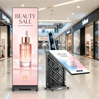 Écran d'affichage numérique LED pliable Totem couleur pleine résolution 8K HDR lisible en plein soleil IP54 étanche sur pied