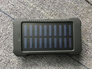 Banque d'énergie de charge solaire 10000mAh avec <span class=keywords><strong>batterie</strong></span> d'entrée USB Lampe de poche LED <span class=keywords><strong>Batterie</strong></span> <span class=keywords><strong>externe</strong></span> électronique étanche - Product Image 4