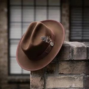 Chapeau Fedora Trilby en laine marron avec accent plume, bord court, unisexe, décontracté, pour fêtes et voyages - Product Image 4