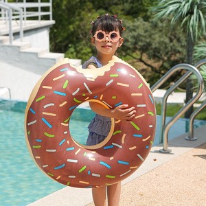 Bouée de natation gonflable OEM en forme de donut, flotteurs pour enfants, <span class=keywords><strong>donuts</strong></span> colorés marron, flotteurs de piscine pour enfants et adultes - Product Image 4