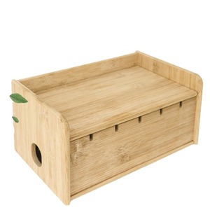 Caja organizadora de cables de madera con toma de corriente y compartimentos para almacenamiento de cables de carga y datos en el escritorio - Product Image 4