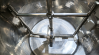 Cuve de mélange en acier inoxydable de 500 L avec agitateur et grattoir pour le mélange de sauces alimentaires industrielles et le chauffage uniforme