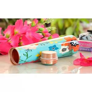 Botella de agua de cobre impresa hecha a mano personalizada de alta calidad con acabado liso para gimnasio de hogares escolares disponible a precio mayorista - Product Image 4