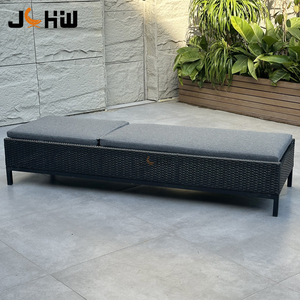 Vente directe usine : Chaises longues d'extérieur modernes en rotin PE avec structure en aluminium pour parcs et villas, avec coussin durable et imperméable - Product Image 4