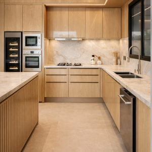 Armoires de cuisine modernes de style américain en bois grainé avec îlot en marbre cascade de luxe et quincaillerie dorée - Product Image 6